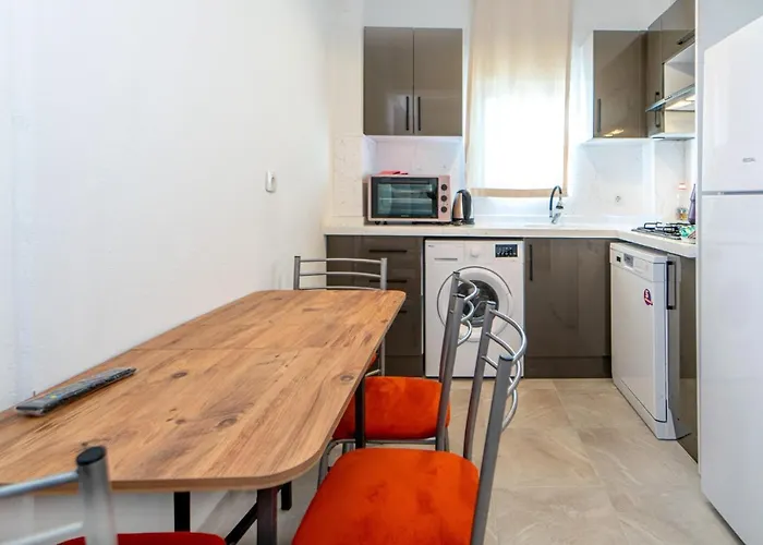 Appartement Charming Flat W Terrace 3 Min To Beach In Bodrum