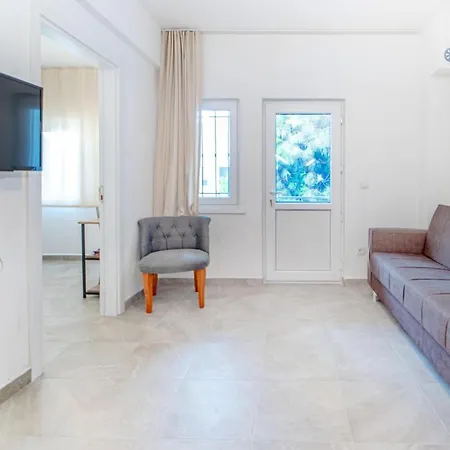 Charming Flat W Terrace 3 Min To Beach In Bodrum 아파트 *